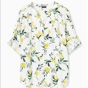 torrid Harper Lemon Print Blouse w/Buttons Sz 2